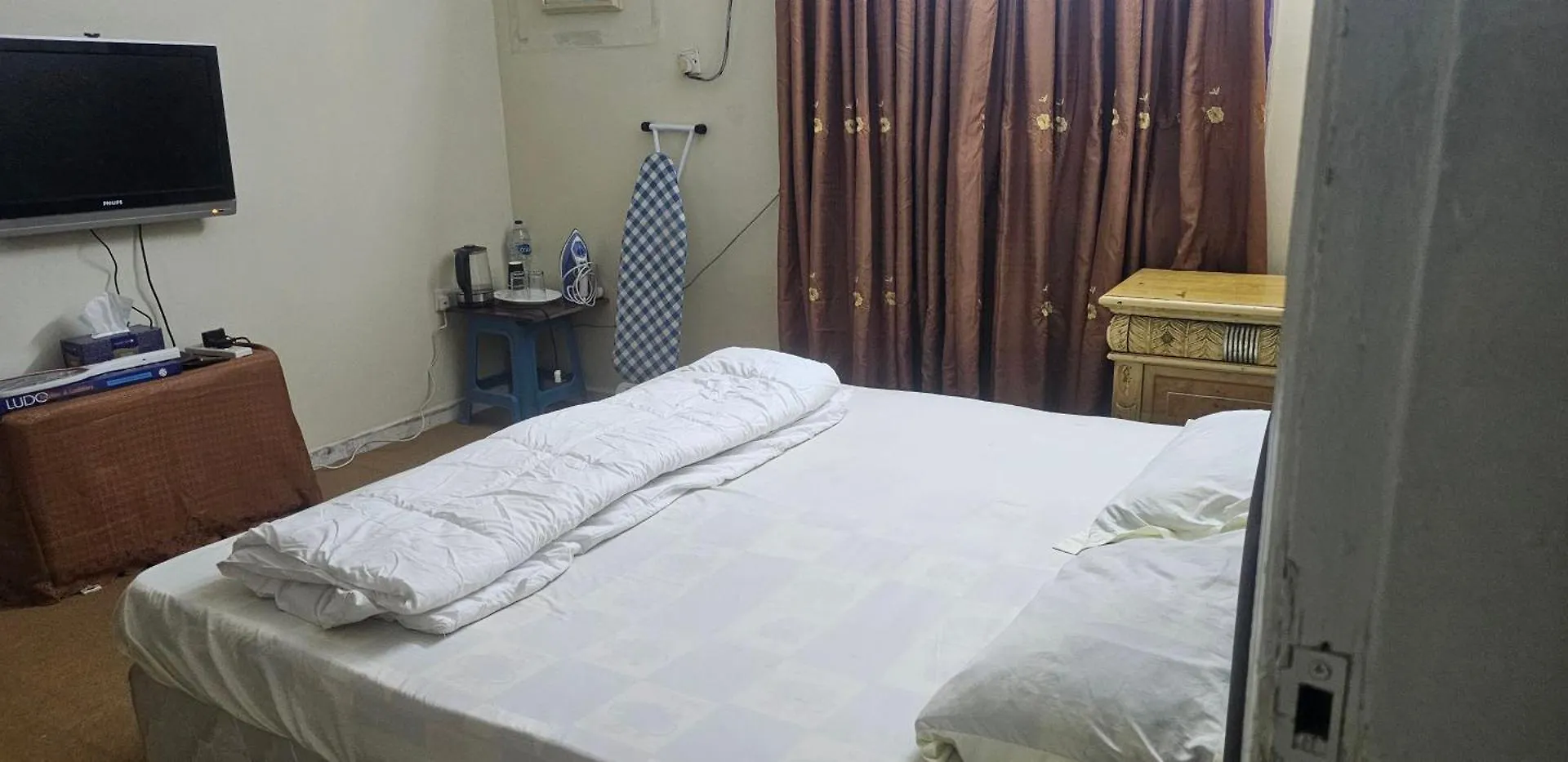 Room Roola Cournich Sharjah